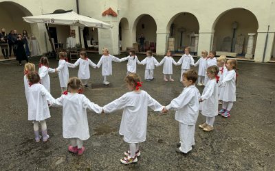 Nastop mladih folklornikov za predsednico Republike Slovenije